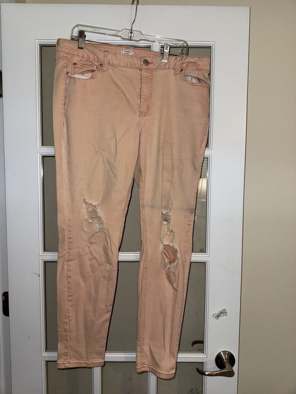Crown & Ivy Women’s Peach Distressed Ripped Jeans size 16